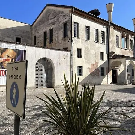Centro Historico - Via Santa Caterina, Treviso, Italy * Treviso